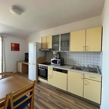 Tonka * Μακάρσκα