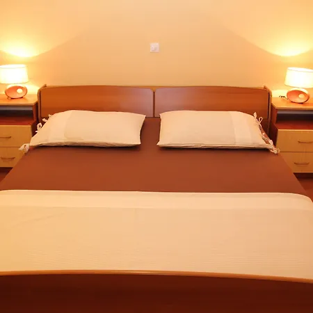 Tonka * Μακάρσκα