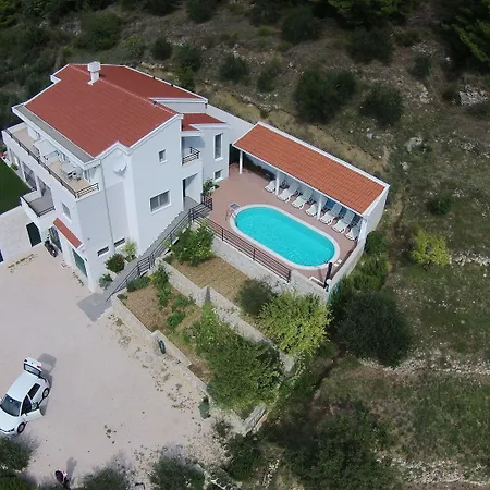 Tonka * Μακάρσκα